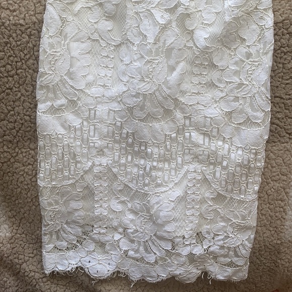 Lacy bodycon dress - Picture 2 of 4